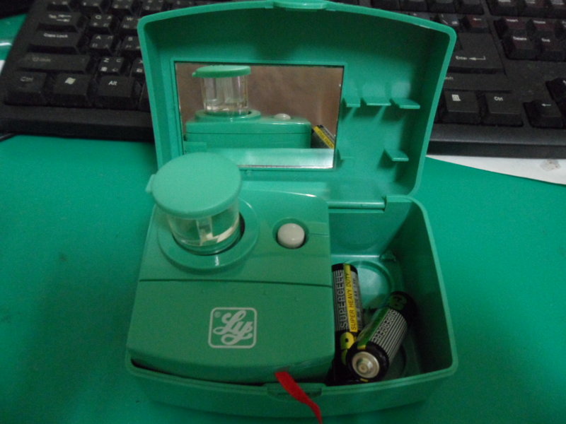 全新隱形眼鏡震盪機付電池唷[少一個水盒]